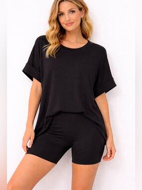 Zenana Outfitters Black Relaxed Short Sleeve Tee